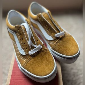 **Brand New** Little Girls Lowtop Golden Brown Vans Size 11
